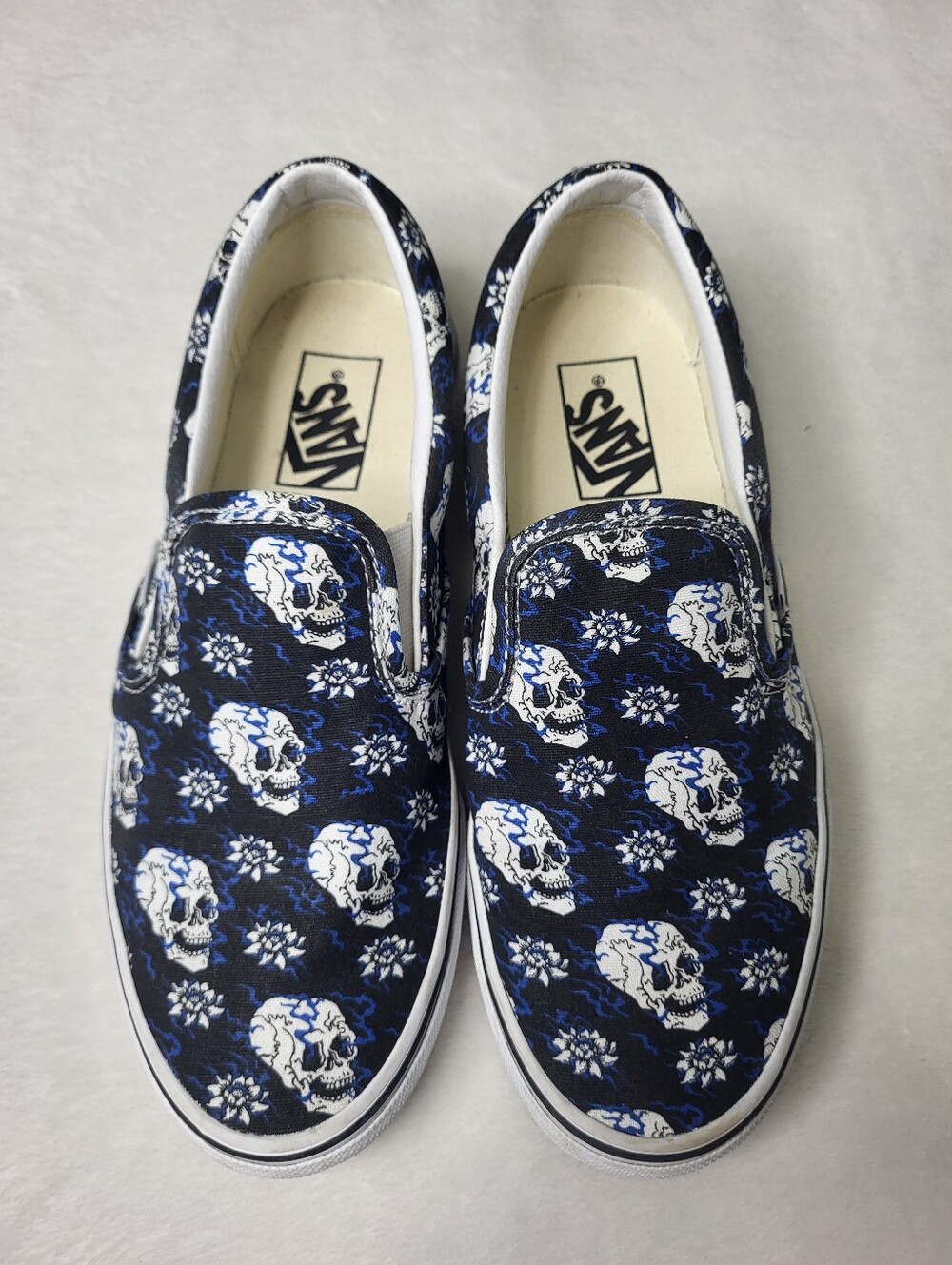 Vans Slip-On Shoes in Navy Skull Print. Size 8 Womans Or 6.5 Mens
